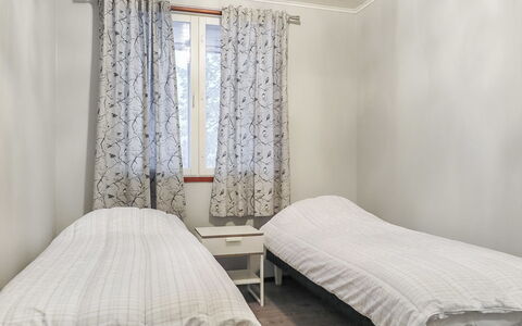 Karhu a: Lit, Chambre, Sol, Mur, Sol, Bois, Drap De Lit, Literie, Textile, Design Intérieur