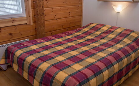 Peiponpesä B: Bois, Sol, Sol, Design Intérieur, Chambre, Linge, Drap De Lit, Lit, Meubles, Pièce