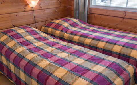 Peiponpesä B: Bois, Sol, Sol, Chambre, Linge, Lit, Tache De Bois, Drap De Lit, Literie, Cadre De Lit
