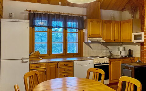 Vuonkuma: Cuisine, Bois, Meubles, Design Intérieur, Principaux Appliance, Sol, Plafond, Appareil De Cuisine, Comptoir, Cabinetry