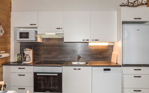 Lähikaltio 316: Cuisine, Appareil De Cuisine, Comptoir, Bois, Cabinetry, Meubles, Principaux Appliance, Cuisinière, Design Intérieur, Électroménager