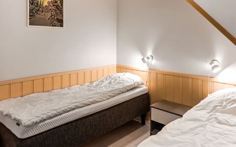 Yllästar 1 As 211: Chambre, Bois, Lit, Sol, Drap De Lit, Design Intérieur, Sol, Literie, Plafond, Cadre De Lit