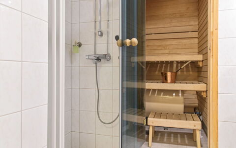 Yllästar 1 As 211 Aamurusko: Sol, Sol, Bois, Luminaire Plomberie, Salle De Bains, Design Intérieur, Plomberie, Douche, Toilette, Tete De Douche