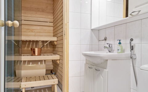 Yllästar 1 As 211 Aamurusko: Sol, Sol, Bois, Design Intérieur, Luminaire Plomberie, Salle De Bains, Toilette, Plomberie, Pièce, Armoire De Toilette