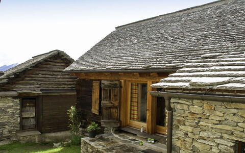 Rustico Cà Dru Lurenz: Propriété, Maison, Toit, Chalet, Domicile, Bâtiment, Siding, Immobilier, Zone Rurale, Cabane En Rondins