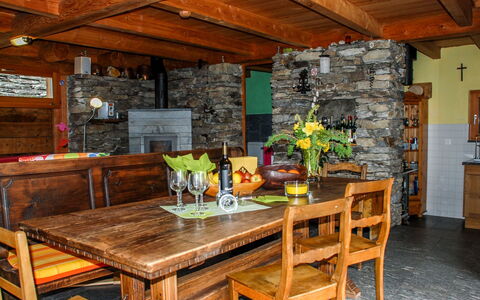 Rustico Cà Dru Lurenz: Pièce, Propriété, Meubles, Bâtiment, Table, Faisceau, Design Intérieur, Salle À Manger, Maison, Immobilier