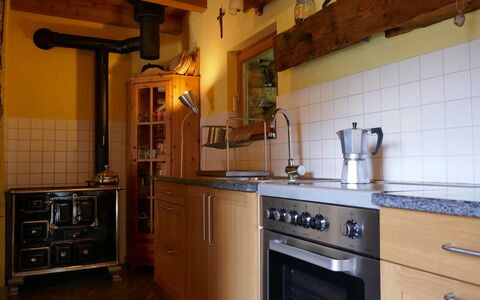 Rustico Cà Dru Lurenz: Comptoir, Cabinetry, Cuisine, Pièce, Meubles, Propriété, Cuisinière, Tuile, Évier, Éclairage