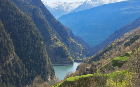 Rustico Cà Dru Lurenz: L'Eau, Ciel, Plante, Paysage Naturel, Terrain De Golf, Arbre, Végétation, Lot Terre, Montagnes