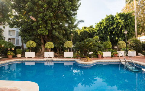 Atria: Piscine, Propriété, Immobilier, Loisir, Bâtiment, Arbre, L'Eau, Vacances, Maison, Recours