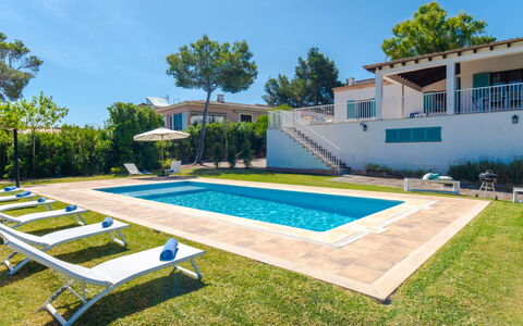 Son Granada: Propriété, Piscine, Maison, Immobilier, Herbe, Domicile, Bâtiment, Balancelle, Loisir, Villa