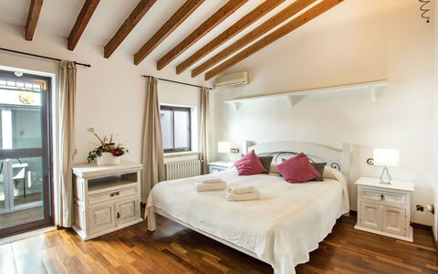 Lencant: Chambre, Meubles, Lit, Pièce, Plafond, Propriété, Design Intérieur, Cadre De Lit, Parquet, Sol