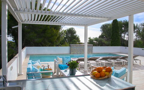 Nelli: Piscine, Mobilier De Jardin, Meubles, Recours, Ombre, Chaise, Composite, Pergola, Eco Hôtel, Structure En Plein Air