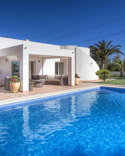 Villa del Maestro: Propriété, Piscine, Maison, Immobilier, Bâtiment, Domicile, Villa, Architecture, Zone Résidentielle, Biens
