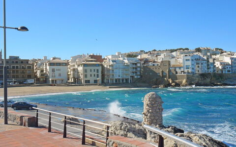 Ronda: L'Eau, Ciel, Bâtiment, Propriété, Éclairage Public, Bleu Azur, Clôture, Plan D'Eau, Fenêtre, Loisir