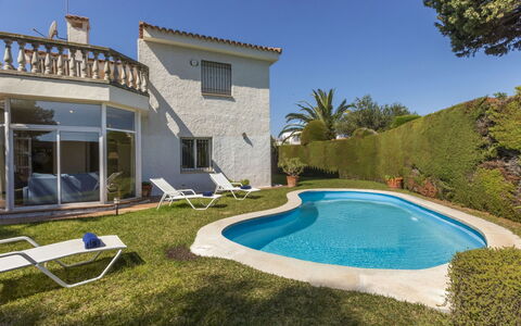 Serge: Bleu, Piscine, Zone Résidentielle, Recours, Biens, Eco Hôtel, Loisir, Aménagement Paysager, Mobilier De Jardin, Jardin