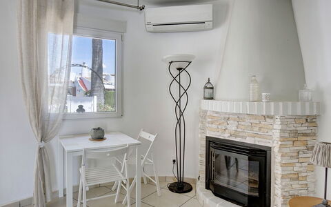 Las Estancias: Blanc, Pièce, Propriété, Meubles, Design Intérieur, Sol, Maison, Bâtiment, Table, Mur