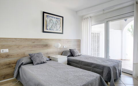 Las Estancias: Chambre, Meubles, Lit, Pièce, Propriété, Design Intérieur, Drap De Lit, Cadre De Lit, Mur, Literie