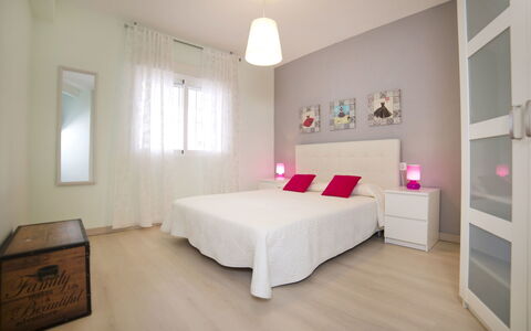 Europa i: Chambre, Meubles, Lit, Pièce, Propriété, Sol, Design Intérieur, Drap De Lit, Cadre De Lit, Matelas