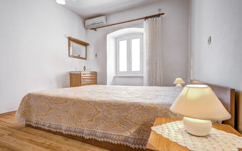 Branko: Meubles, Propriété, Fenêtre, Confort, Bois, Textile, Éclairage, Design Intérieur, Ombre