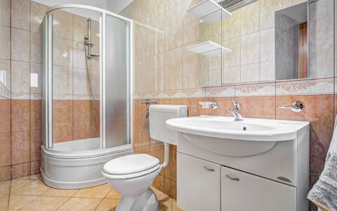 Branko: Marron, Miroir, Évier, Robinet, Propriété, Luminaire Plomberie, Photographier, Blanc, Lavabo, Salle De Bains
