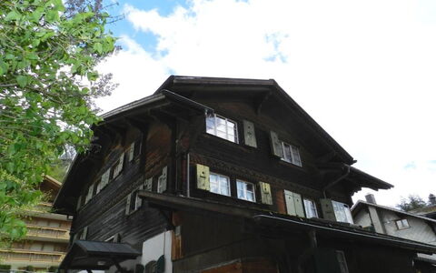 Studio Oehrli: Nuage, Ciel, Bâtiment, Fenêtre, Bois, Maison, Zone Résidentielle, Arbre, Façade, Chalet
