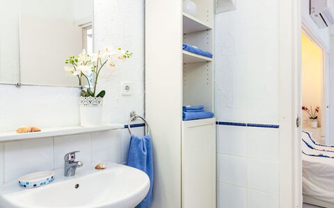 Neptune: Sol, Design Intérieur, Luminaire Plomberie, Salle De Bains, Sol, Lavabo, Pièce, Évier, Plomberie, Robinet