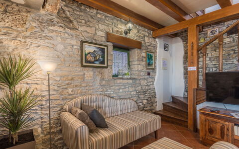 Villa Ana Rita: Meubles, Propriété, Cadre, Plante, Bois, Confort, Canapé, Design Intérieur, Éclairage, Salon