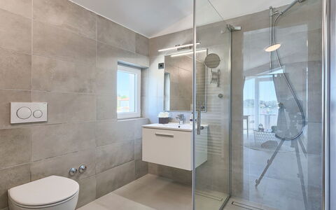 Pula 151: Salle De Bains, Propriété, Pièce, Tuile, Design Intérieur, Luminaire Plomberie, Architecture, Sol, Bâtiment, Immobilier