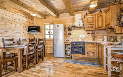 Plitvice i: Propriété, Pièce, Bâtiment, Design Intérieur, Meubles, Plafond, Sol, Faisceau, Domicile, Bois