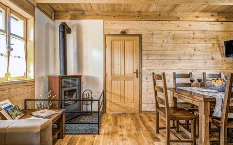 Plitvice i: Pièce, Propriété, Bâtiment, Meubles, Design Intérieur, Sol, Maison, Bois, Parquet, Plafond
