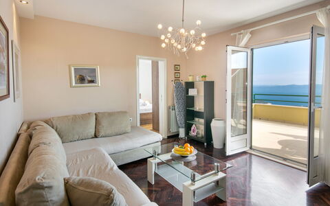 Drago: Canapé, Propriété, Meubles, Table, Cadre, Éclairage, Salon, Design Intérieur, Sol, Mur