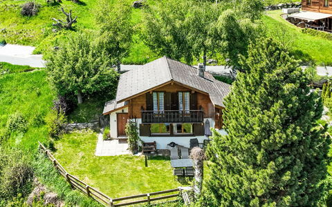 Le Raccard: Plante, Propriété, Bâtiment, Fenêtre, Paysage Naturel, Végétation, Lot Terre, Maison, Arbre, Herbe