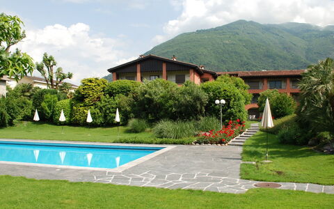 Sabrina App. 006: Propriété, Piscine, Maison, Paysage Naturel, Domicile, Recours, Immobilier, Herbe, Lot Terre, Bâtiment