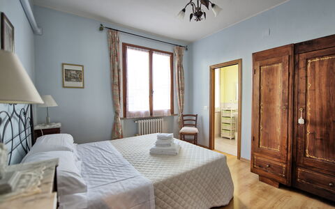 Casa Rossa: Lit, Meubles, Design Intérieur, Chambre, Mur, Literie, Drap De Lit, Sol, Sol, Bois