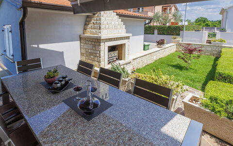 Umag 516: Plante, Design Intérieur, Design Urbain, Sol, Bâtiment, Sol, Herbe, Pot De Fleur, Paysage, Zone Résidentielle