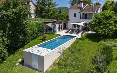 Klementini: Piscine, Domicile, Caractéristique De L'Eau, Biens, Arrière-Cour, Aménagement Paysager, Villa, Eco Hôtel, Cour