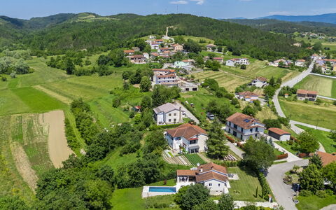 Klementini: Zone Résidentielle, Maison, Vue Du Ciel, Domicile, Colline, Quartier, Paysage, Zone Rurale, Banlieue, Toit