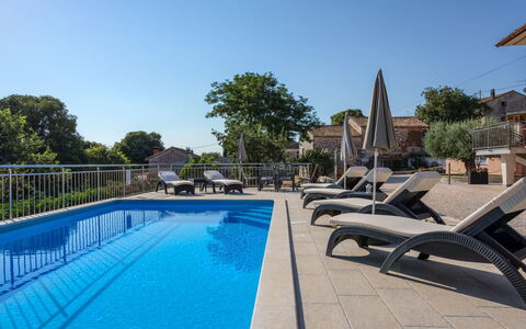 Legović: Piscine, Propriété, Immobilier, Loisir, Bâtiment, Vacances, Domicile, Recours, Maison, Biens