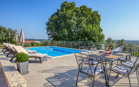 Legović: Propriété, Immobilier, Piscine, Meubles, Bâtiment, Maison, Domicile, Biens, Patio, Table