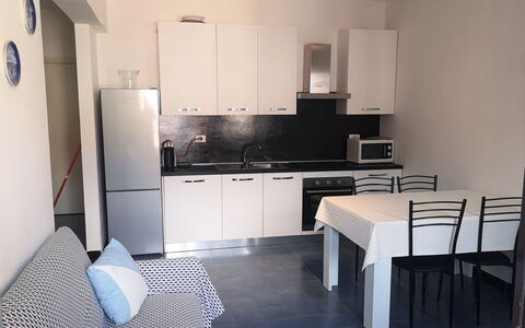 Caterina: Cabinetry, Comptoir, Propriété, Meubles, Bâtiment, Évier, Design Intérieur, Cuisine, Cuisinière, Sol