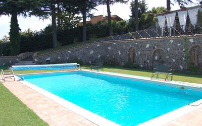 Rocca di Papa 102: Piscine, Propriété, Herbe, Loisir, Immobilier, Maison, Pelouse, Arrière-Cour, Bâtiment, Vacances