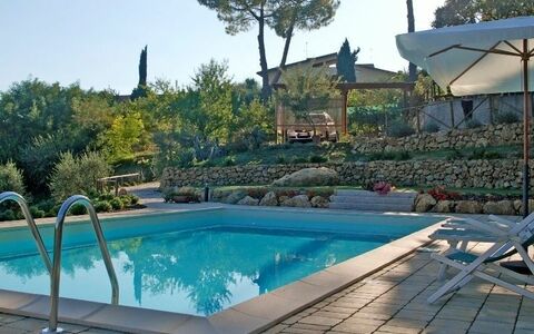 Gli Appartamenti Di Manuela: Piscine, Propriété, Immobilier, Maison, Bâtiment, Loisir, Recours, Domicile, Arrière-Cour, Villa