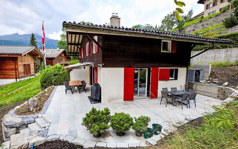 Chalet Butz: Plante, Ciel, Bâtiment, Propriété, Fenêtre, Nuage, Lot Terre, Herbe, Maison, Chalet