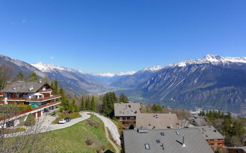 Crans-Montana 639: Plante, L'Eau, Propriété, Meubles, Bâtiment, Table, Fenêtre, Bleu Azur, Chaise, Design Intérieur
