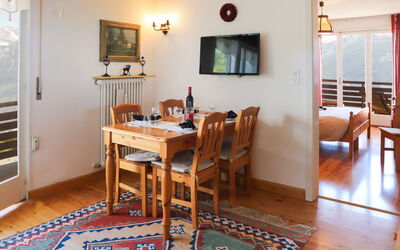 Europa Est 2 Apt 83 639.1: Cadre, Meubles, Propriété, Table, Bois, Design Intérieur, Salon, Sol, Sol, Dur
