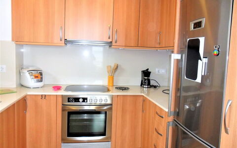 La Platja: Cuisine, Pièce, Propriété, Cabinetry, Meubles, Comptoir, Principaux Appliance, Maison, Petit Appareil, Électroménager