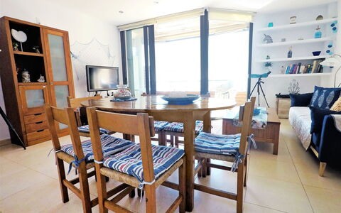 La Platja: Pièce, Propriété, Salle À Manger, Meubles, Design Intérieur, Bâtiment, Table, Sol, Maison, Immobilier