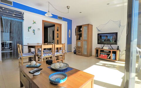 La Platja: Propriété, Pièce, Design Intérieur, Bâtiment, Maison, Meubles, Domicile, Salon, Table, Immobilier