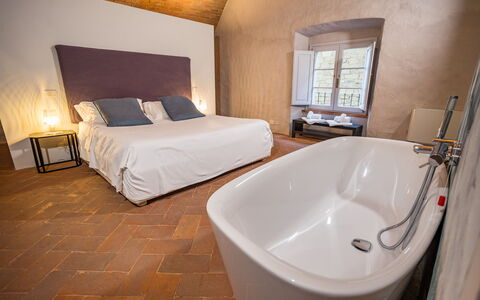 Appartamento La Corte: Baignoire, Propriété, Fenêtre, Luminaire Plomberie, Bois, Bâtiment, Design Intérieur, Confort, Salle De Bains