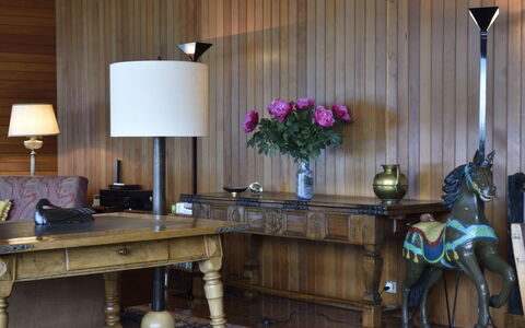 Duck House: Meubles, Pièce, Design Intérieur, Propriété, Table, Sol, Bâtiment, Bureau, Domicile, Salon